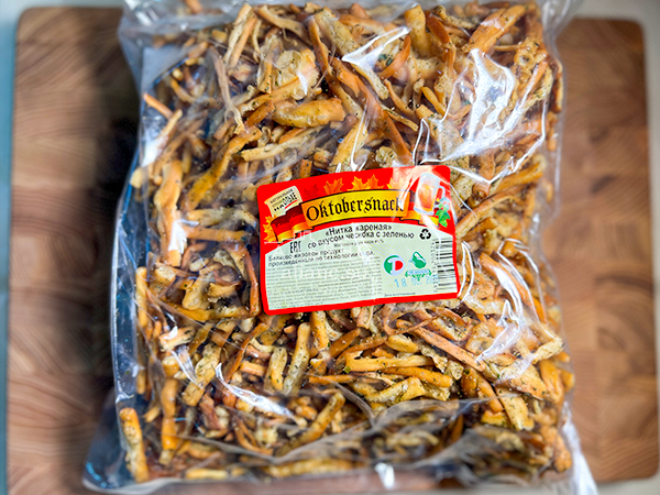Нитка ЖАРЕНАЯ "Чеснок с зеленью" Oktobersnack 1 кг (сырный продукт) в Норильске