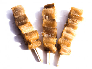 Картофель «Бруто» со вкусом сметаны и зелени 130 гр.: Шашлычок из сома холодного копчения